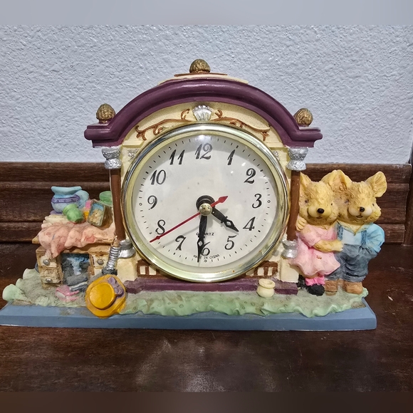 Vintage Quartz Mouse Clock Resin Mantel Piece, Bedside Table, Desk Clock - Picture 1 of 4
